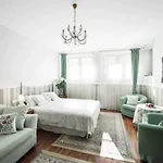 Victoria Bed & Breakfast 4*